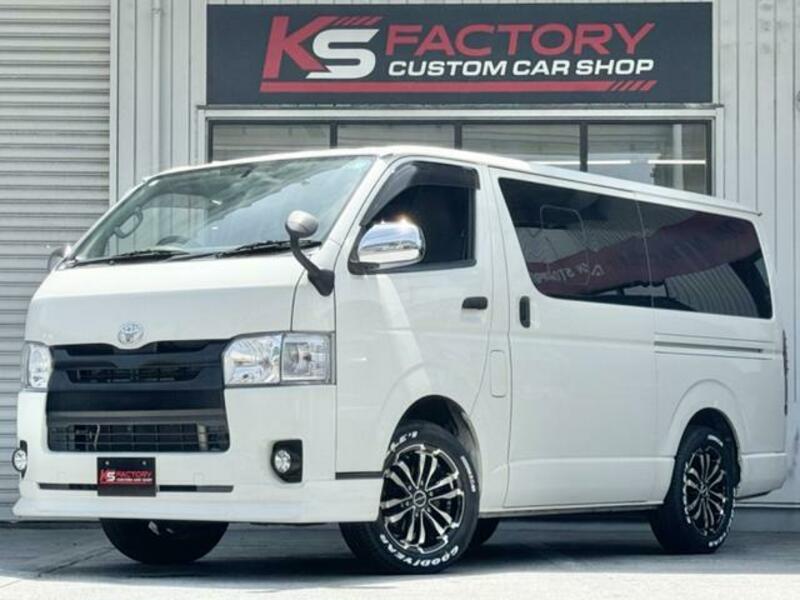 TOYOTA HIACE VAN