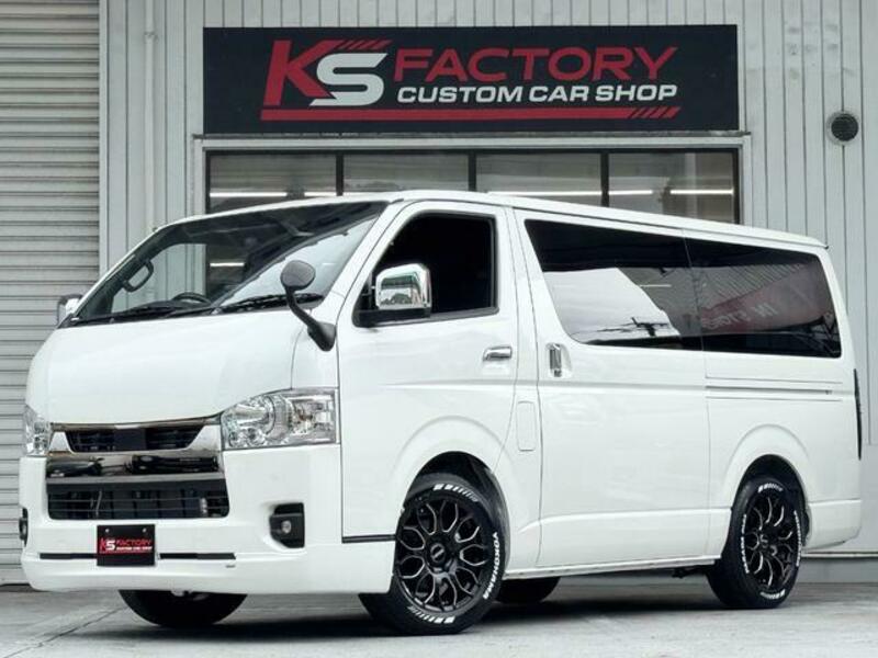 TOYOTA HIACE VAN