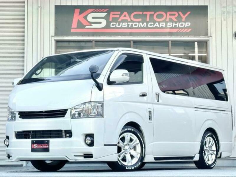 TOYOTA HIACE VAN