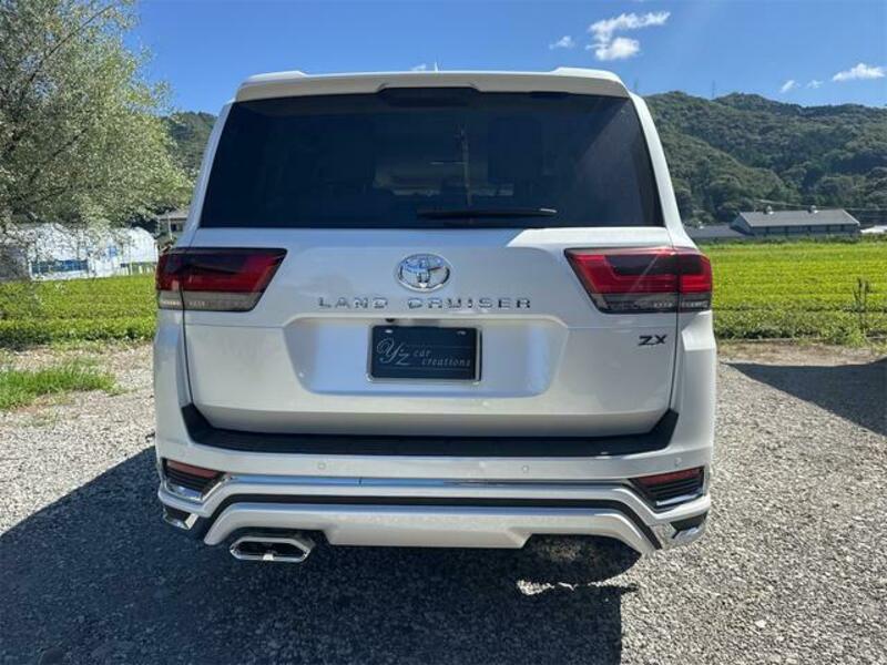 LAND CRUISER
