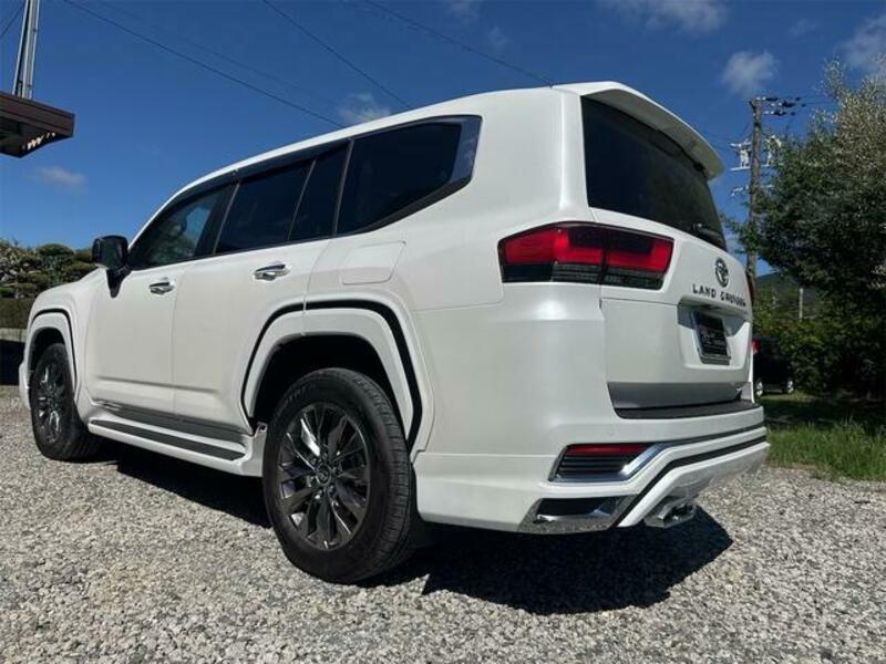 LAND CRUISER