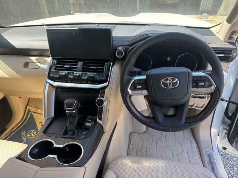 LAND CRUISER