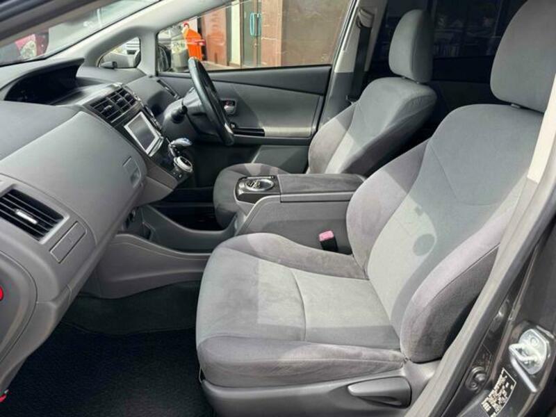 PRIUS ALPHA