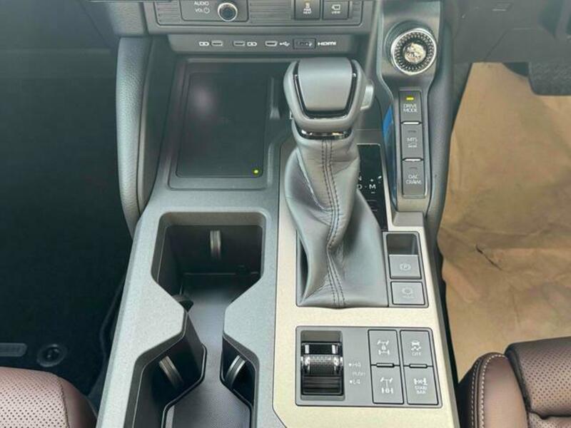 LAND CRUISER 250