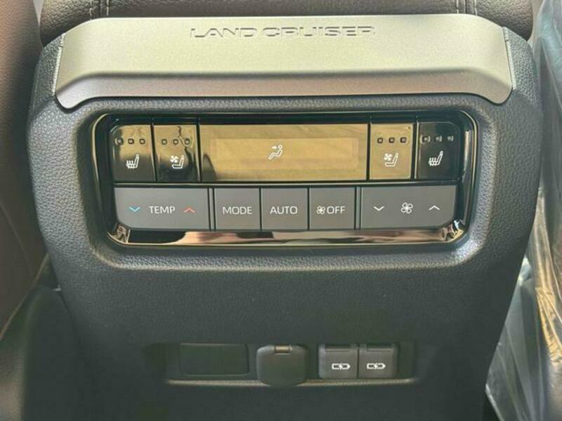 LAND CRUISER 250