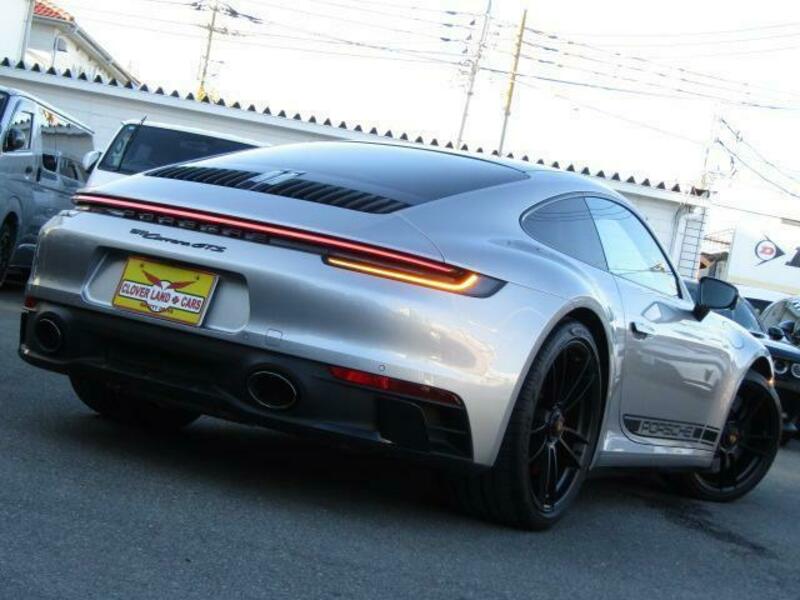 911