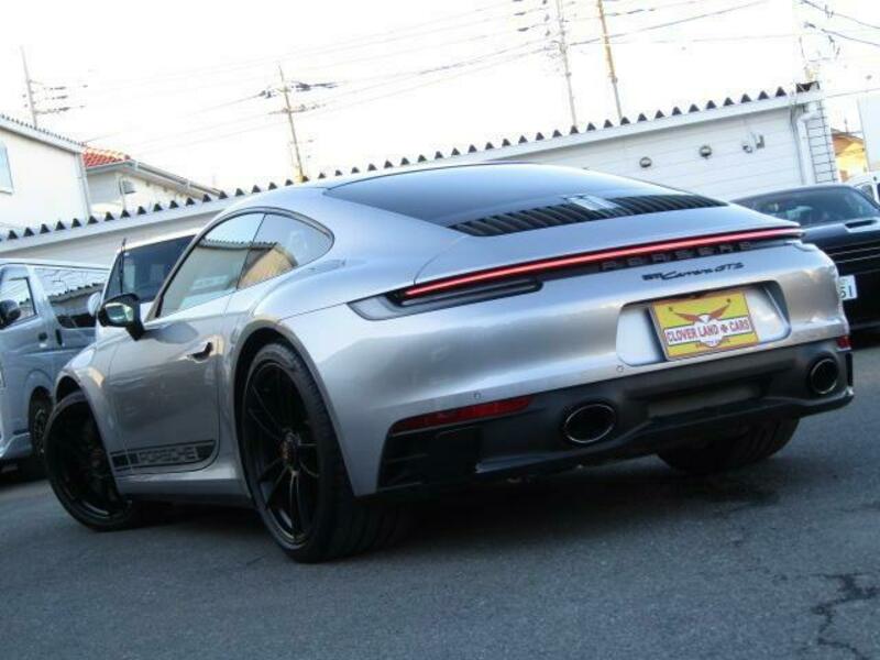 911