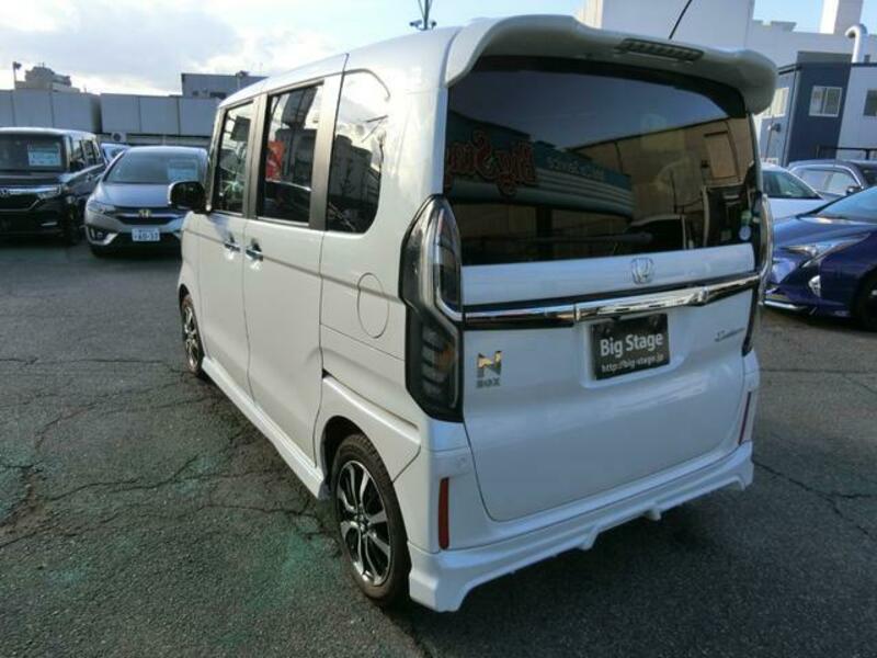 N BOX CUSTOM