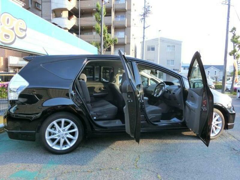 PRIUS ALPHA