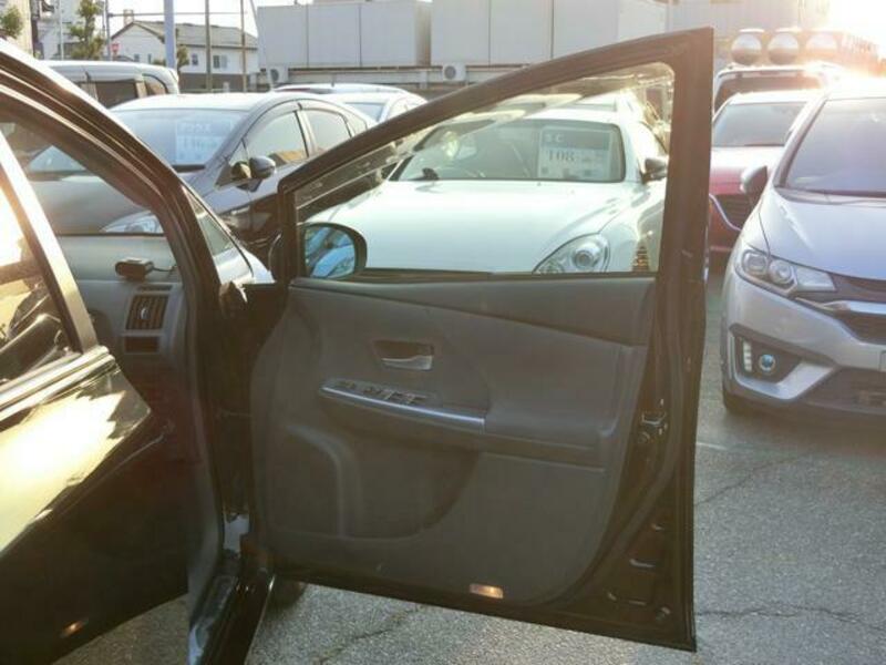PRIUS ALPHA