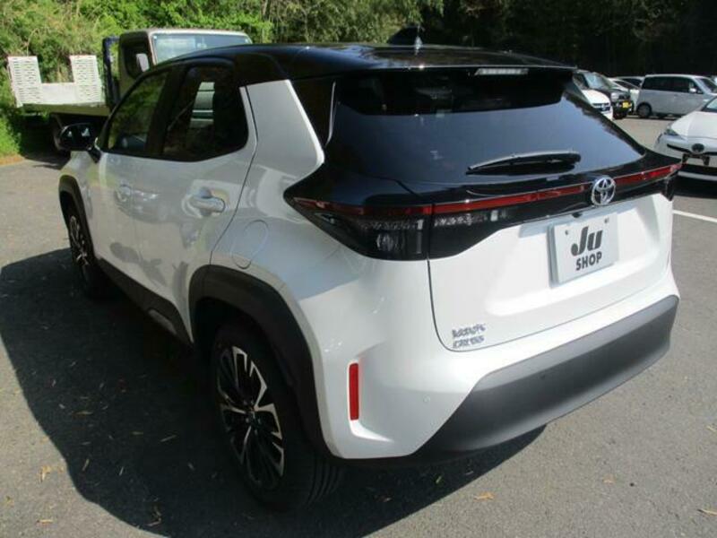 YARIS CROSS