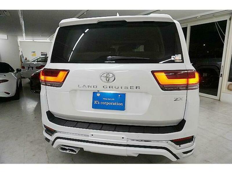 LAND CRUISER