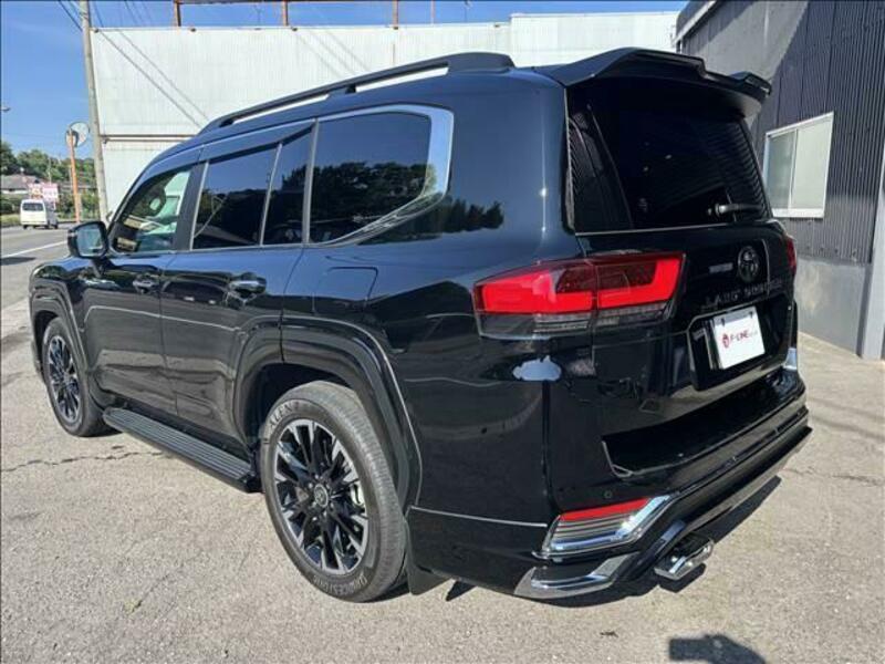 LAND CRUISER