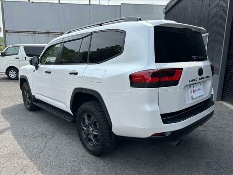 LAND CRUISER