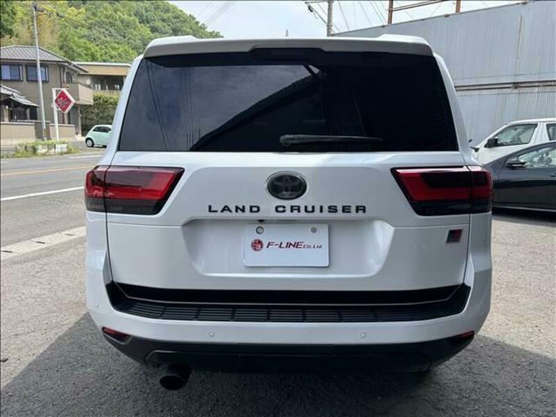 LAND CRUISER
