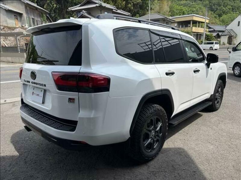 LAND CRUISER