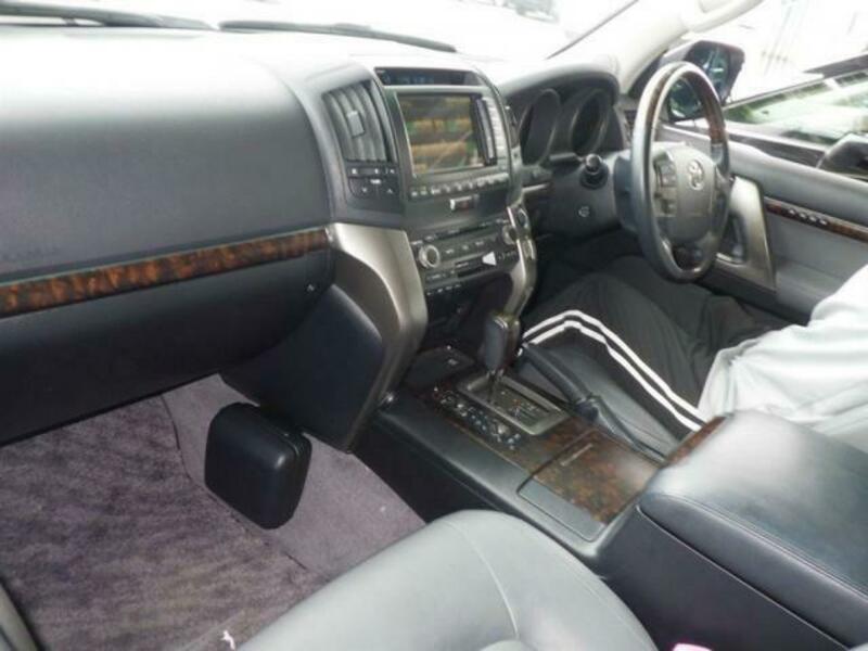 LAND CRUISER
