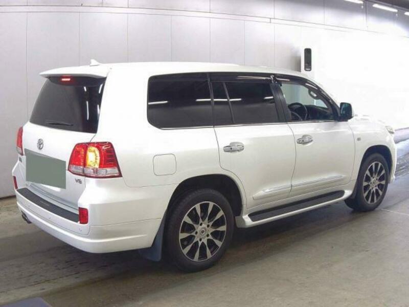 LAND CRUISER