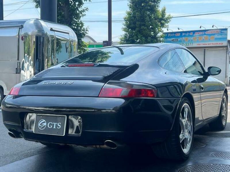 911