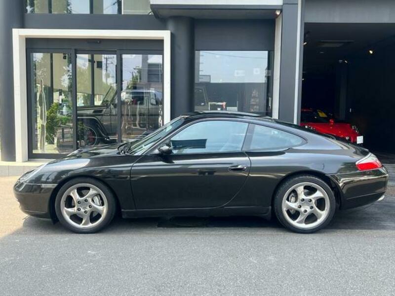 911