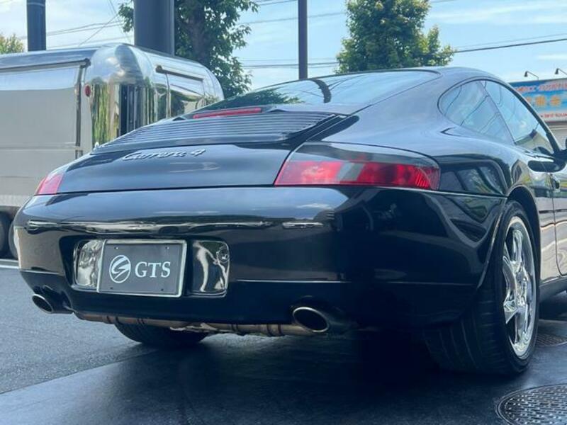 911