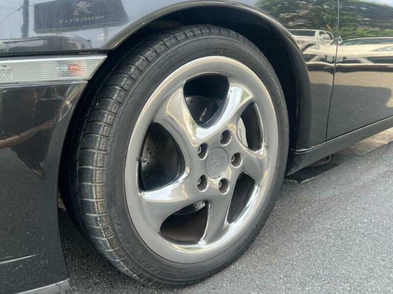 911