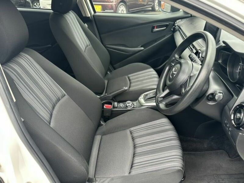 MAZDA2