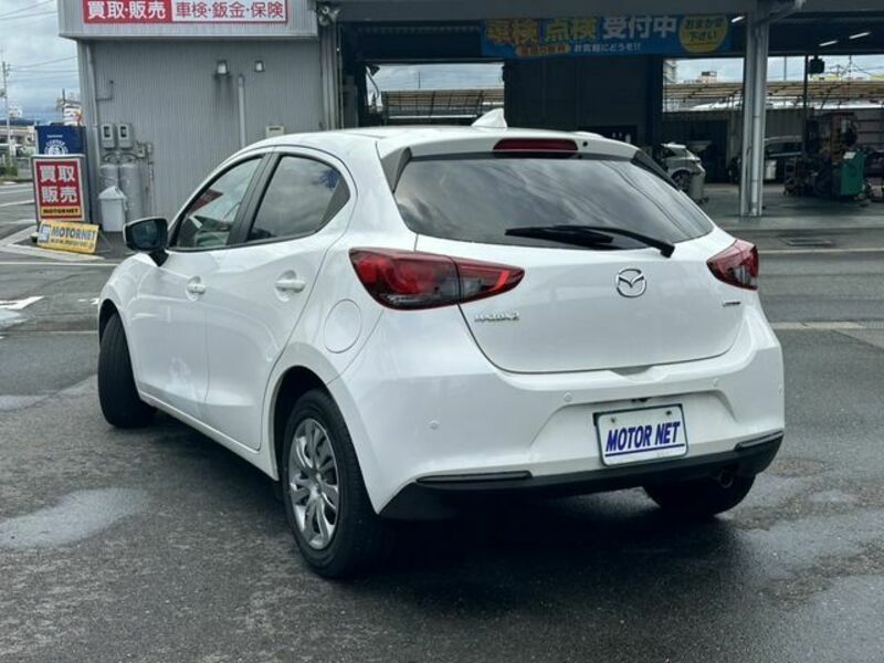 MAZDA2