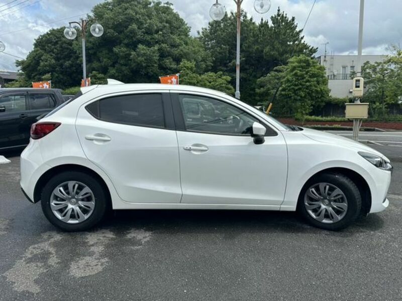 MAZDA2