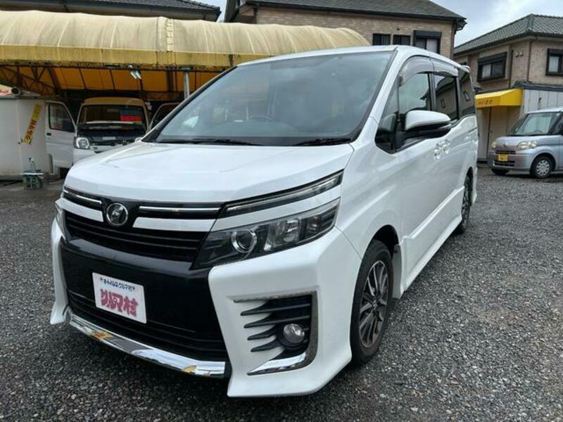 TOYOTA VOXY