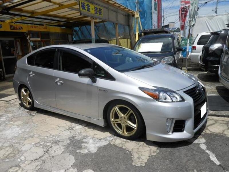 TOYOTA PRIUS