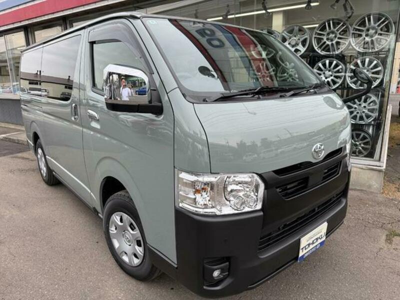 TOYOTA HIACE VAN