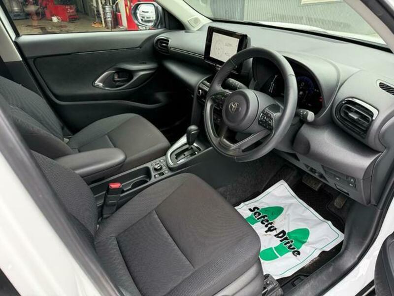 YARIS CROSS