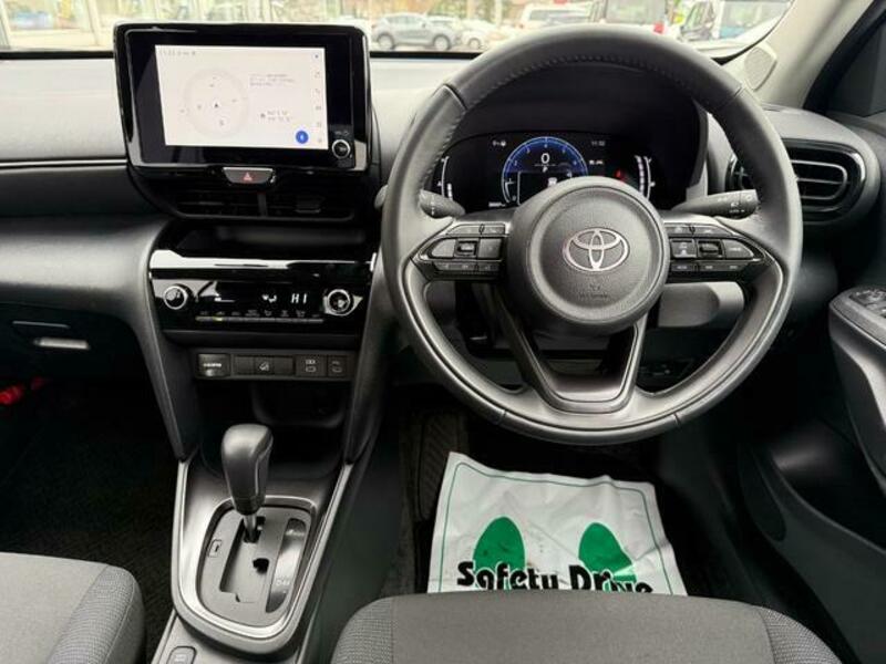 YARIS CROSS