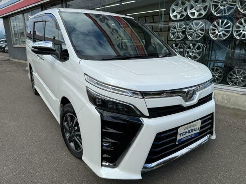 TOYOTA VOXY