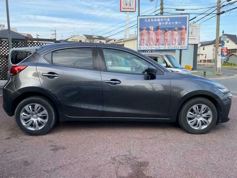 MAZDA2