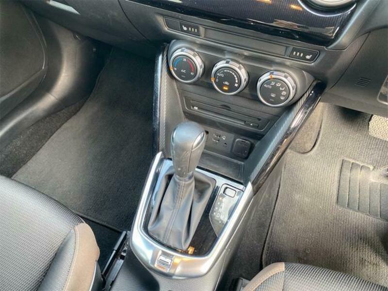 MAZDA2