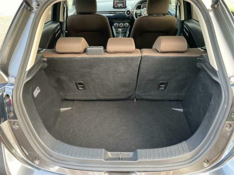 MAZDA2