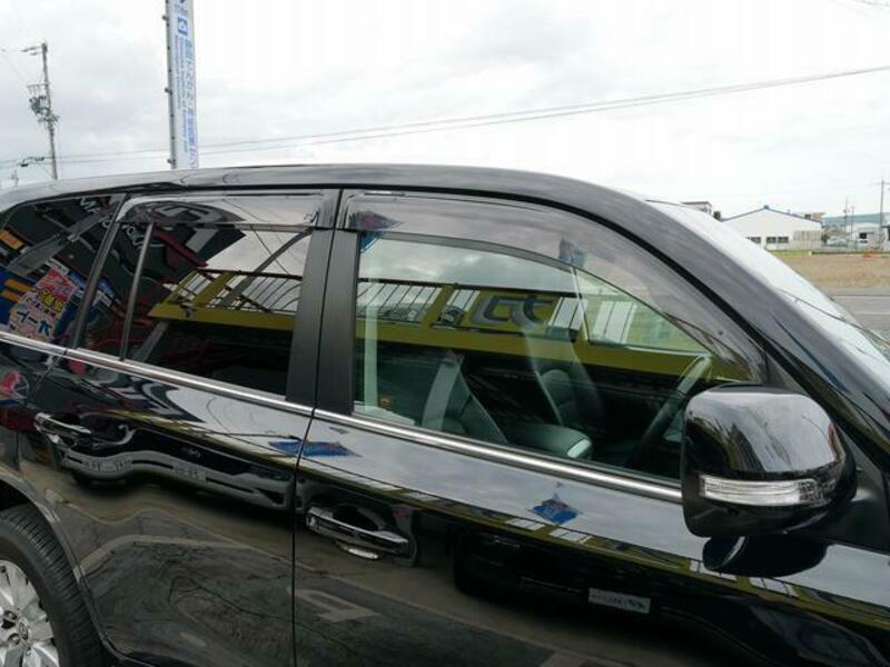 LAND CRUISER