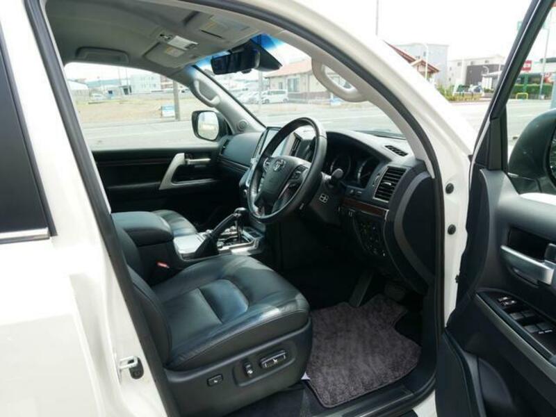 LAND CRUISER