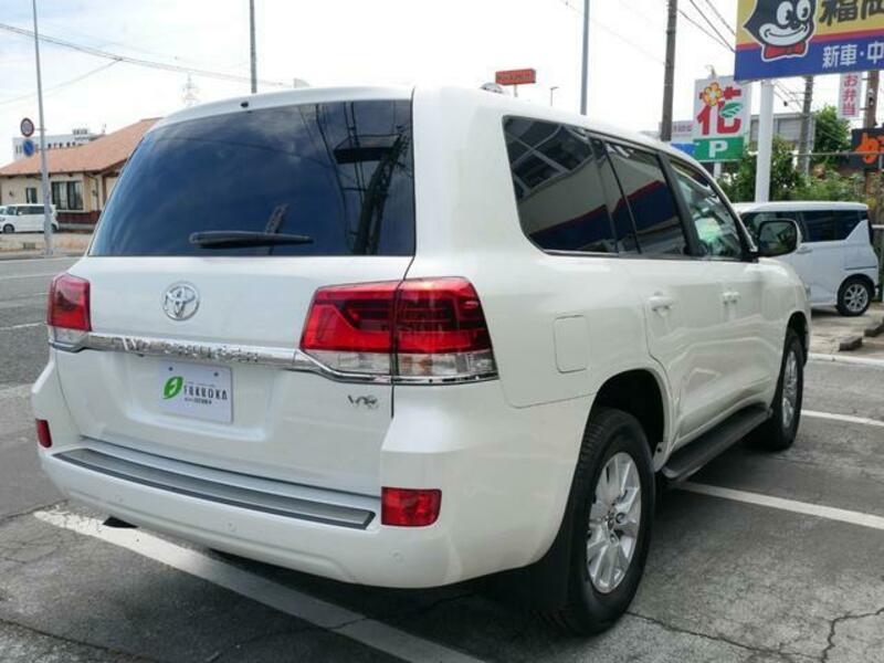 LAND CRUISER