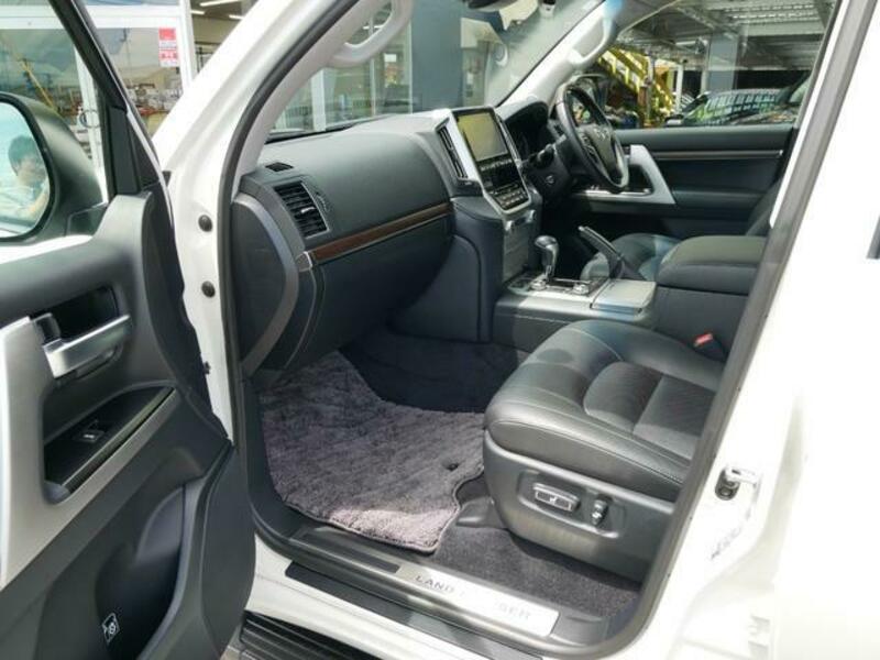 LAND CRUISER