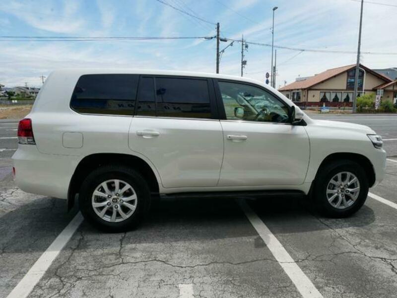 LAND CRUISER