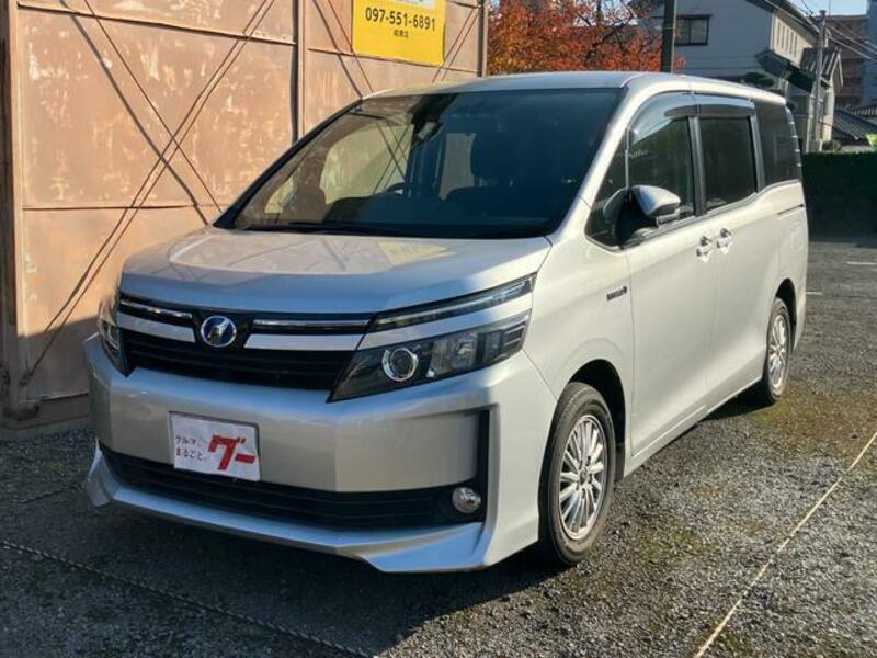 TOYOTA VOXY