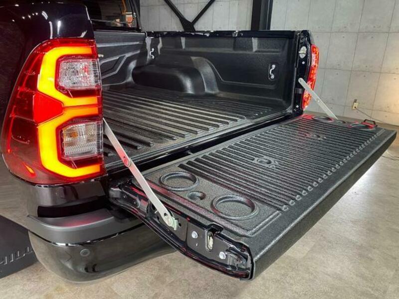 HILUX