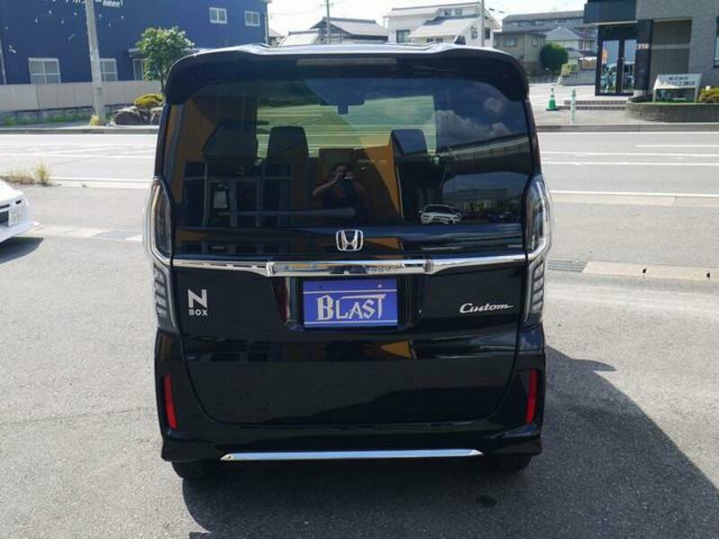 N BOX CUSTOM