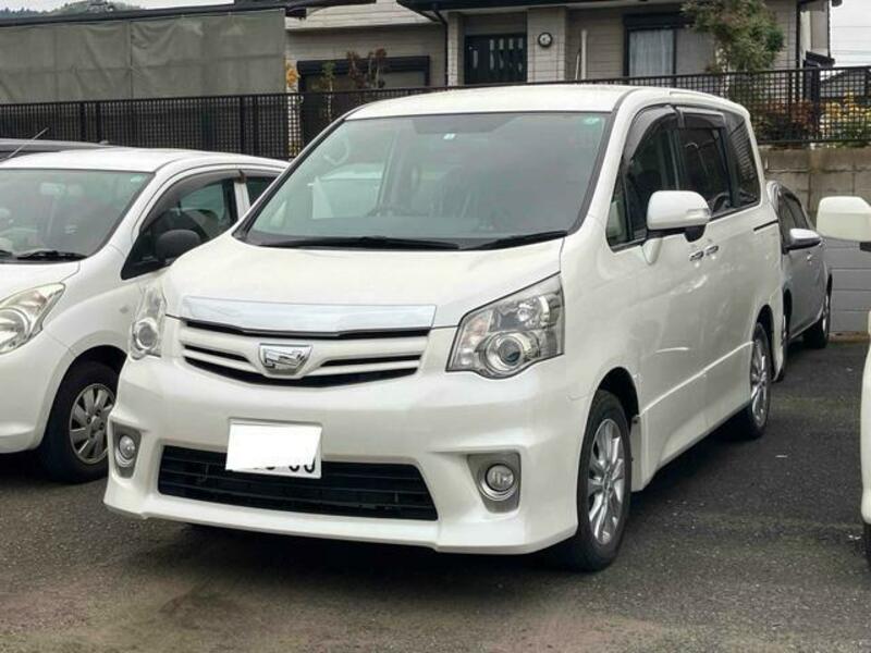 TOYOTA NOAH
