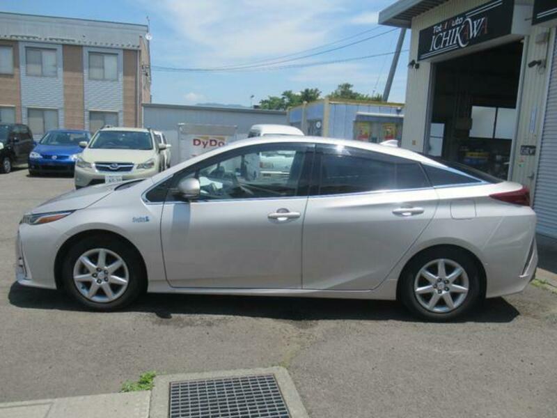 PRIUS PHV