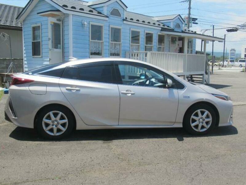 PRIUS PHV
