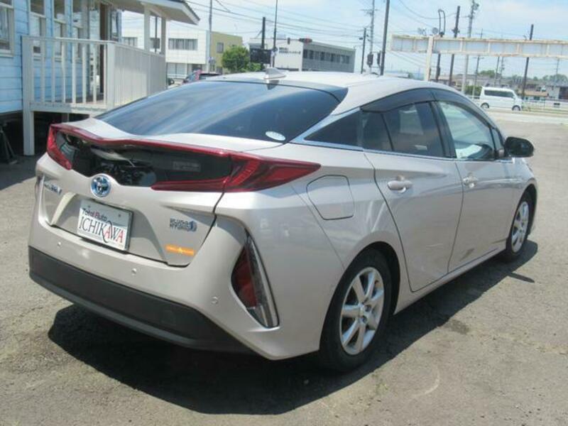 PRIUS PHV